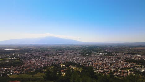 Clip-De-Drone-Aéreo-4k-Que-Revela-El-Valle-Sobre-El-Monte-De-Korilovos-En-El-área-Del-Drama-En-El-Norte-De-Grecia