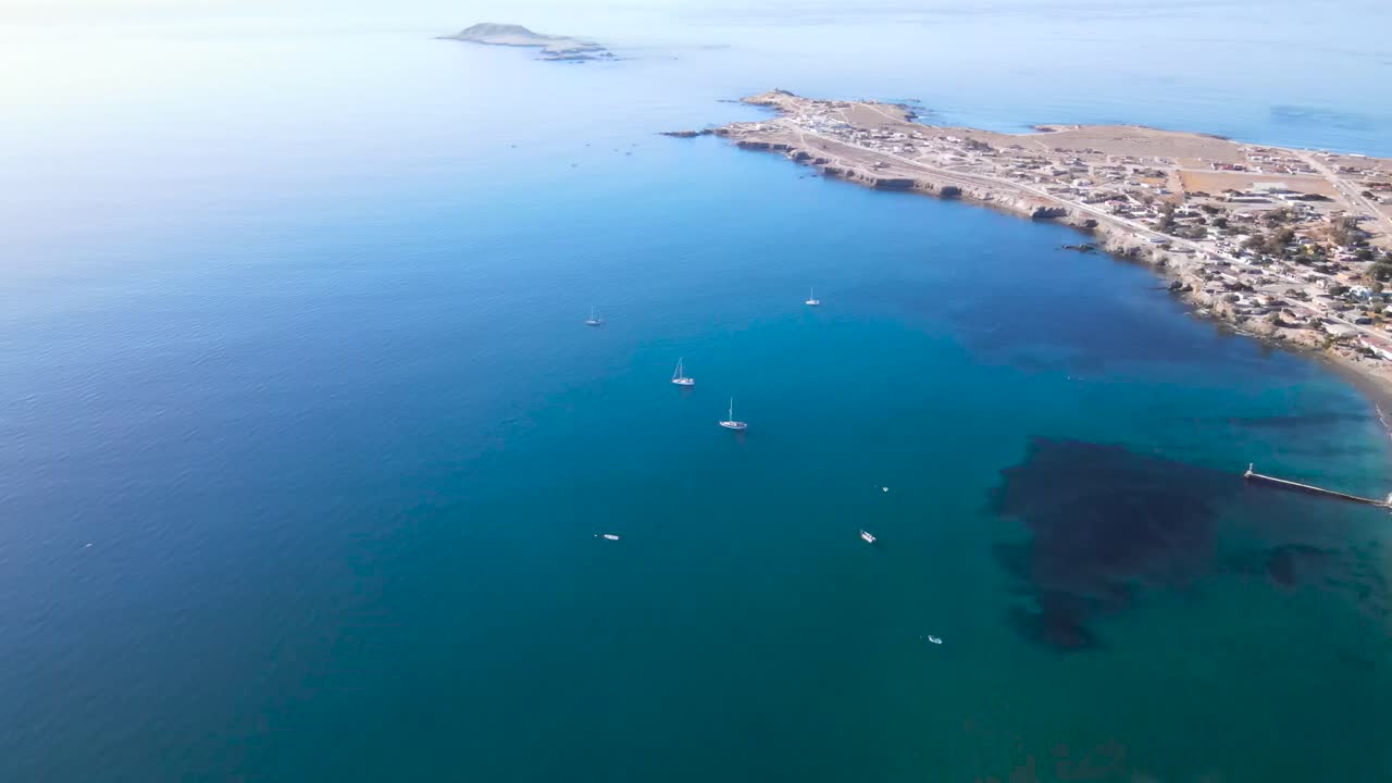 increíble vista panorámica aérea sobre la península de bahía asunción en un día soleado