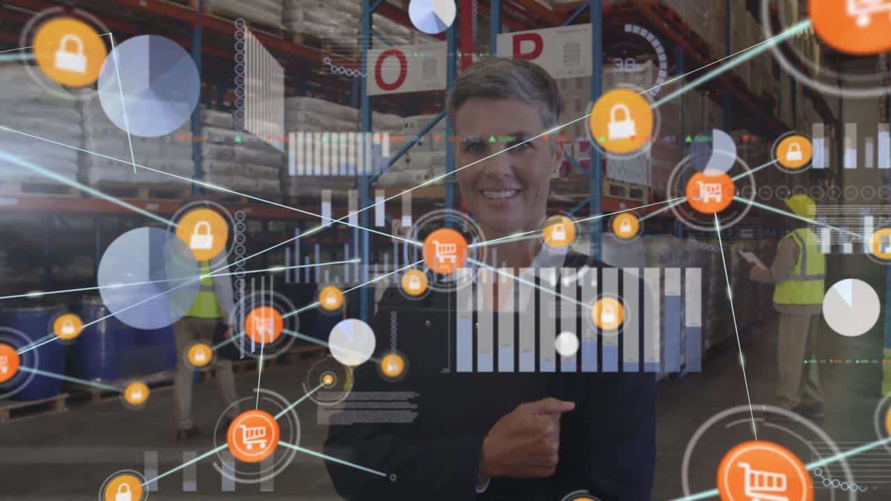 animación de la red de conexiones sobre trabajadora de almacén caucásica