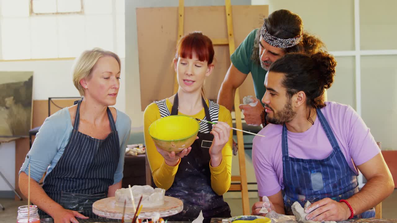 그림 선생님 그림 그 ⁇  4k에서 예술가를 돕는