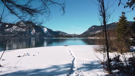 瓦爾肯湖 (walchensee) 位於德國南部巴伐利亞州,位於奧地利附近的阿爾卑斯山脈