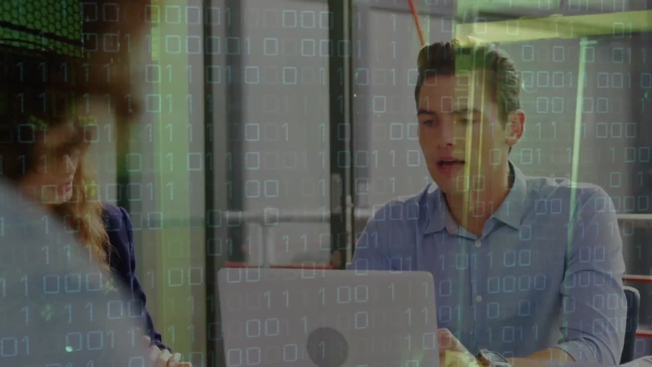 animación del procesamiento de datos sobre diversas personas de negocios en la oficina