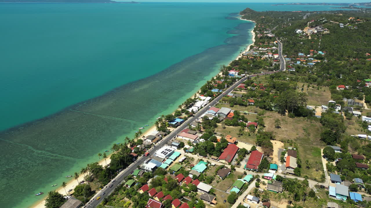 paralaje aéreo alrededor de la costa de bang por, koh samui y phangan, arrecife costero y playa de arena