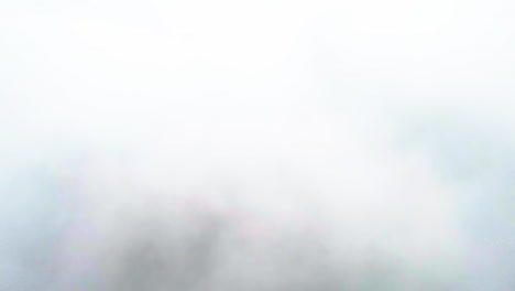 vista aérea a través de nubes de niebla, revelando el puente golden gate, en california, estados unidos