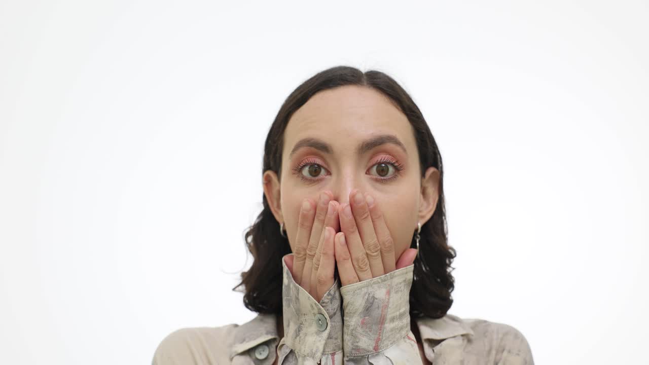 놀라움을 표현하는 여자