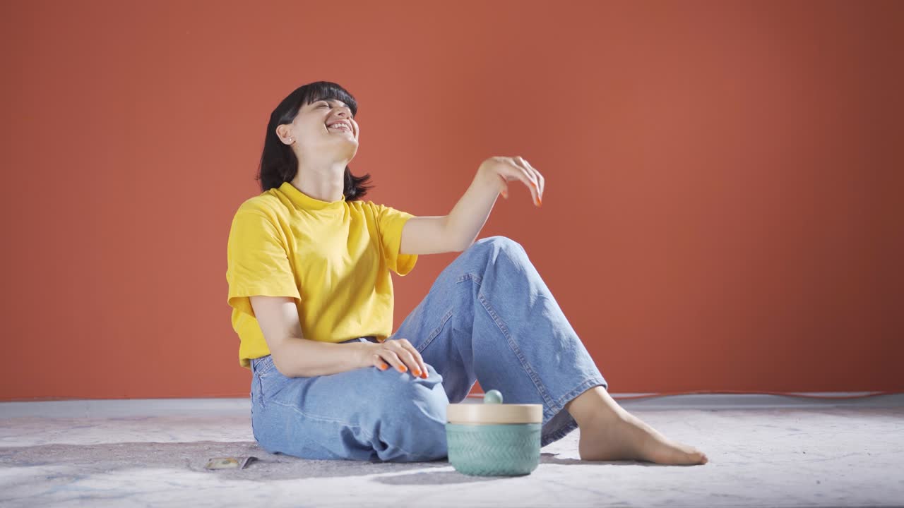 돈을 절약하는 일관성 있는 사람.