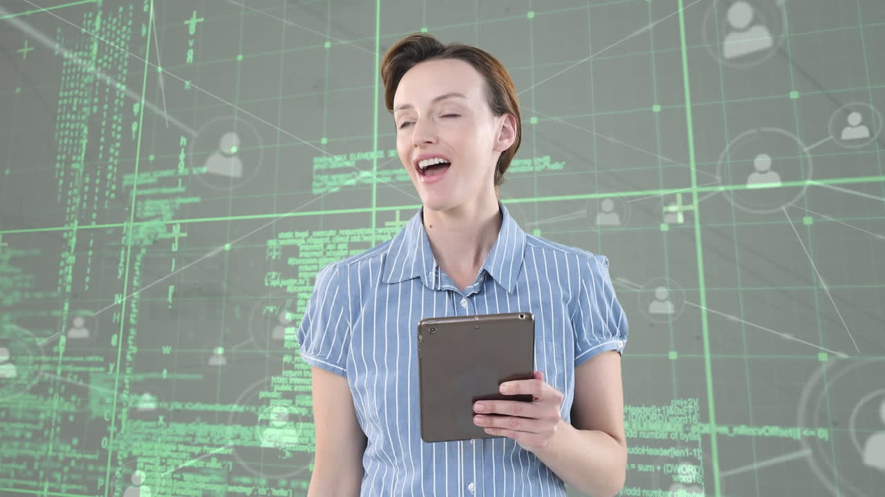태블릿을 가진 백인 여성에 대한 연결 네트워크의 애니메이션