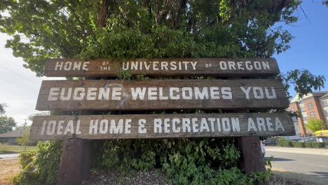 close-up of the wooden sign welcoming people to the university of oregon