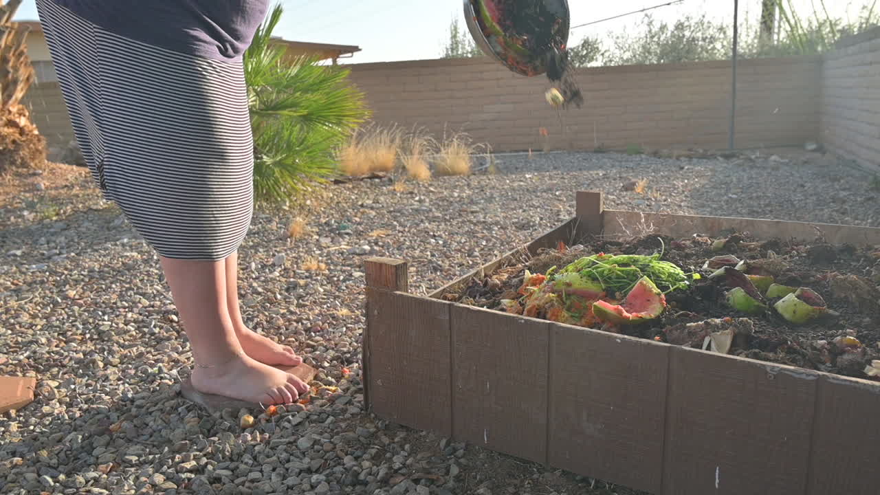 생태 퇴비 공급 - 뒤뜰 퇴비에서 주방 폐기물 재활용