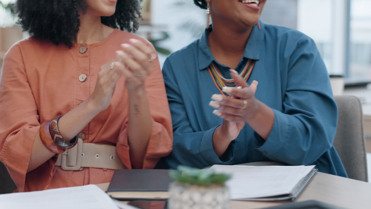 워크 ⁇  관객의 손, 박수 또는 디자이너