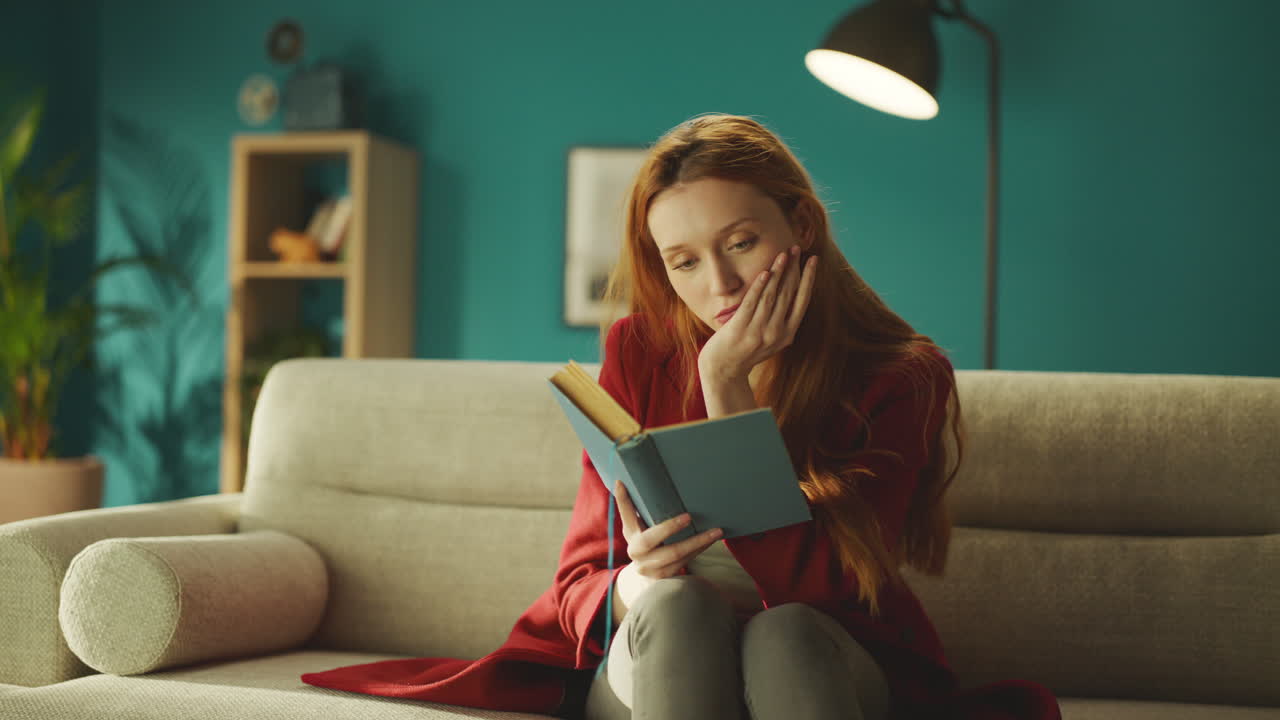 책을 읽는 아름다운 여자