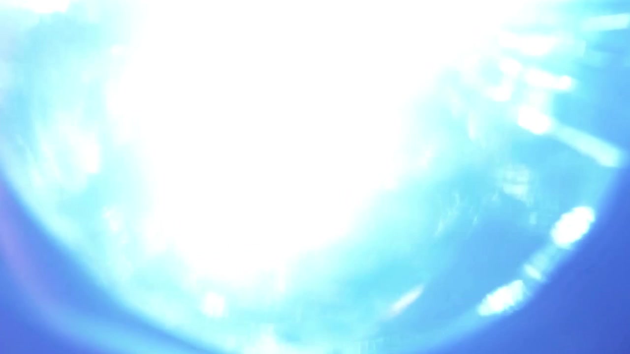 Transizioni astratte con perdite di luce blu ed effetti lens flare