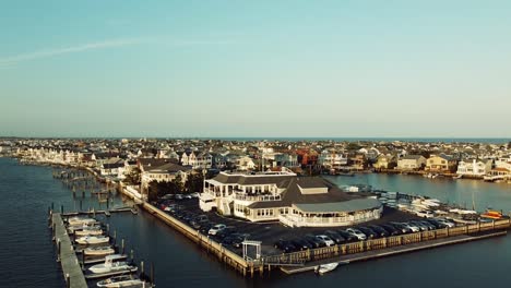 Ariel-pull-back-from-harborfront-restaurant-in-New-Jersey