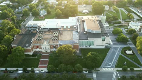 버지니아 미술 박물관과 arthur ashe boulevard - 리치먼드, 버지니아 | 공중 보기 패닝 | 2021년 여름