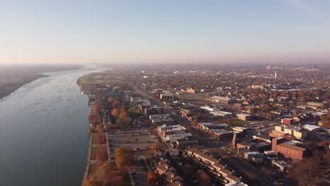Quiet-city-of-Wyandotte-in-Michigan-by-the-Detroit-River,-USA--Aerial