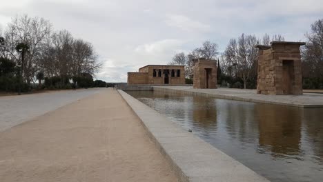 templo de debod en el parque oeste de madrid - el templo de debod