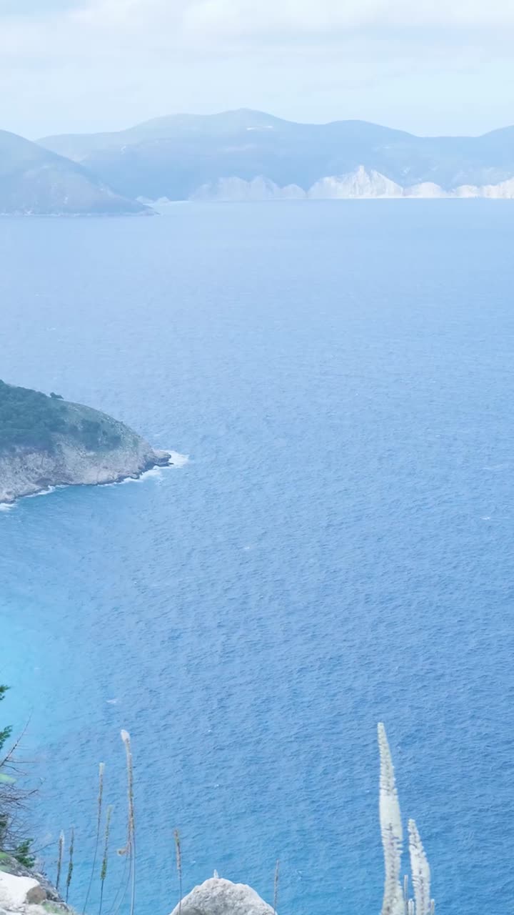 해안 산의 풍경