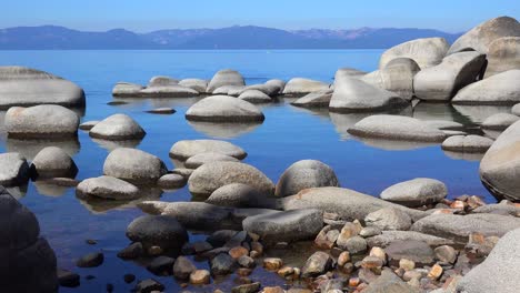 una hermosa toma de establecimiento del lago tahoe 1
