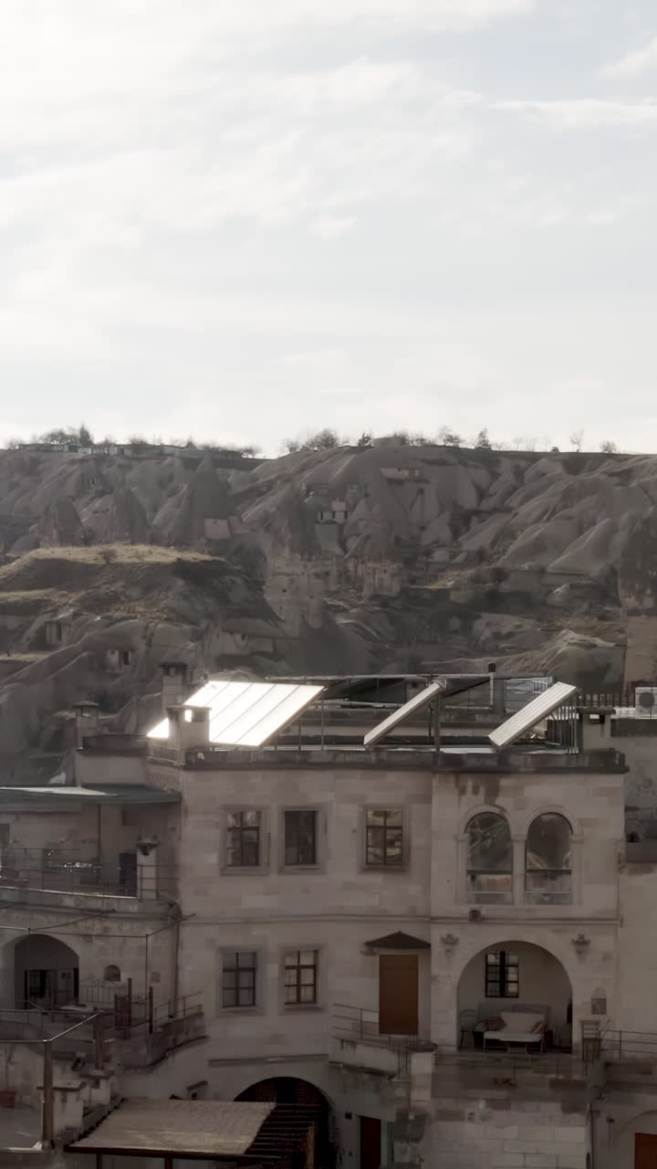 Cappadocia, Turchia: Abitazioni rupestri e case in pietra