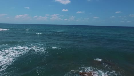drone sobre el mar full hd