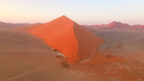 Se-Muestran-Las-Dunas-De-Arena-En-Namibia,-África-Meridional