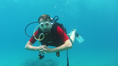 diver shows okay hand sign