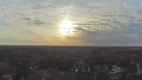 Ein-Schwarm-Neugieriger-Vögel-Umkreiste-Meine-Drohne,-Während-Ich-Einen-Wunderschönen-Sonnenuntergang-Einfing