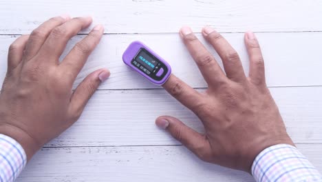 using a pulse oximeter