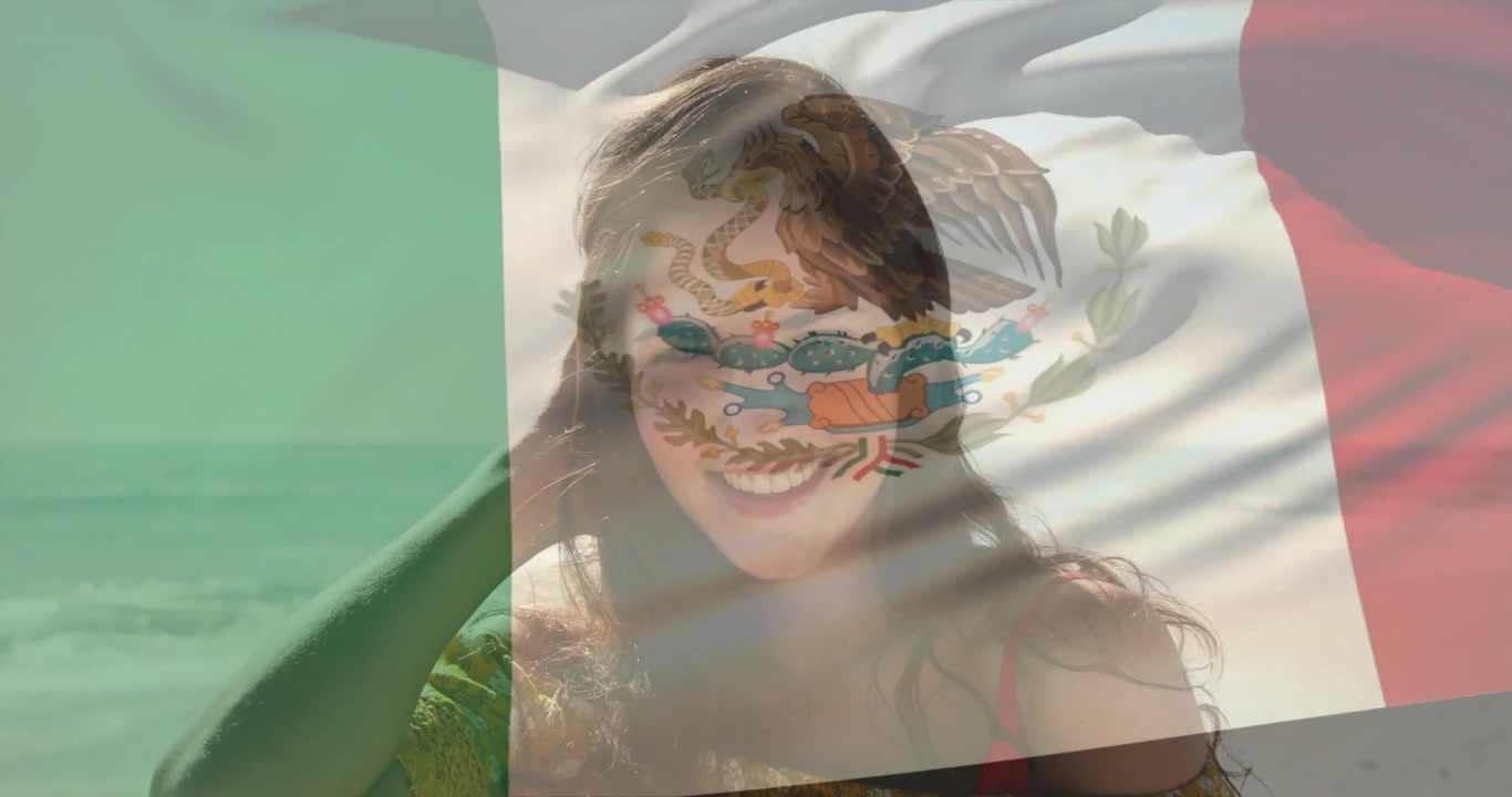 Mujer posando frente a la cámara, cepillándose el cabello mientras aparece una superposición de la bandera de México, ondeando, sonriendo para viajar.