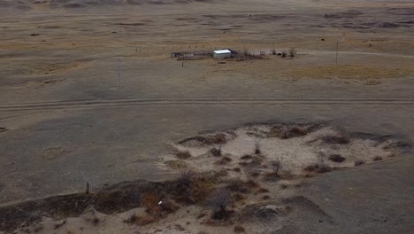 pradera en la mañana cerca de alberta canadá filmada desde arriba con un dron