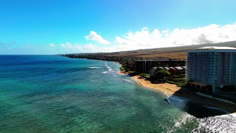 explorando los centros turísticos frente a la playa de maui: vistas aéreas por avión no tripulado