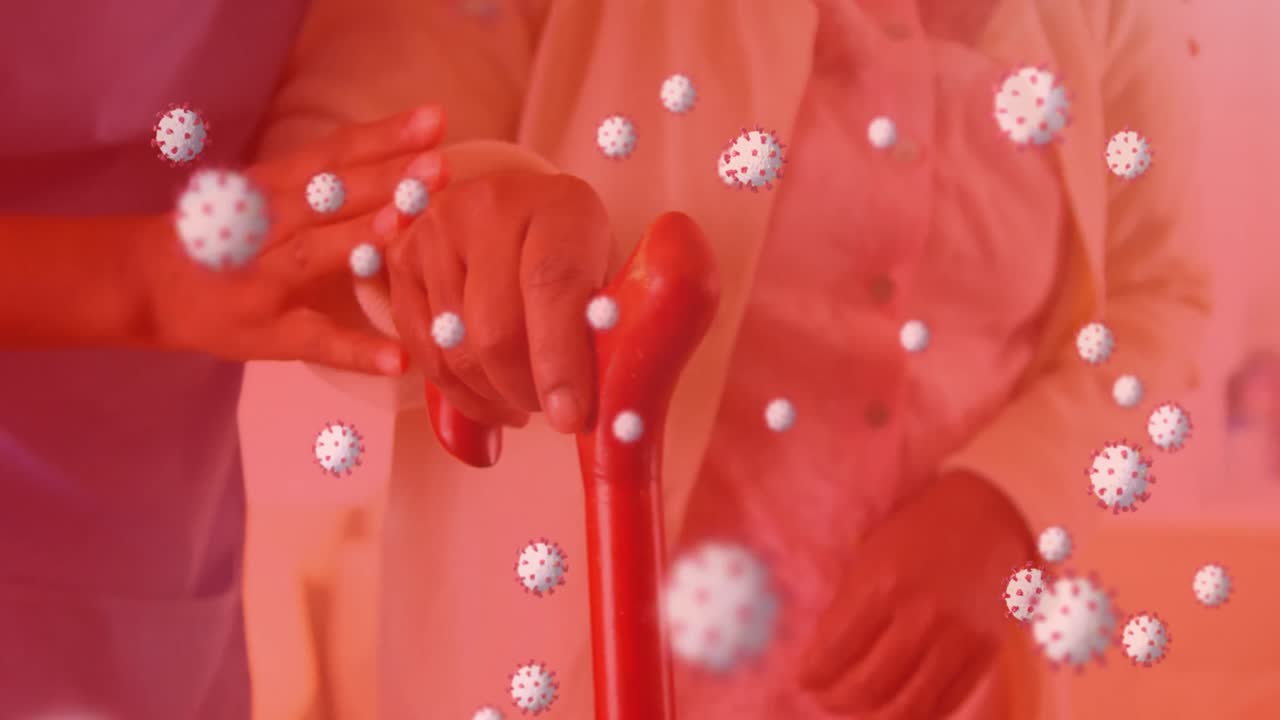 코로나19 세포가 중간 섹션에 떠다니는 의사가 노인 환자를  ⁇ 는 데 도움을 주고 있습니다.