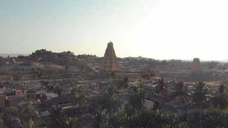 Imágenes-En-4k-Del-Antiguo-Pueblo-De-Hampi,-India,-Conocido-Por-Los-Numerosos-Templos-En-Ruinas