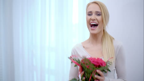 Very-Happy-Woman-Received-a-Bouquet-of-Roses