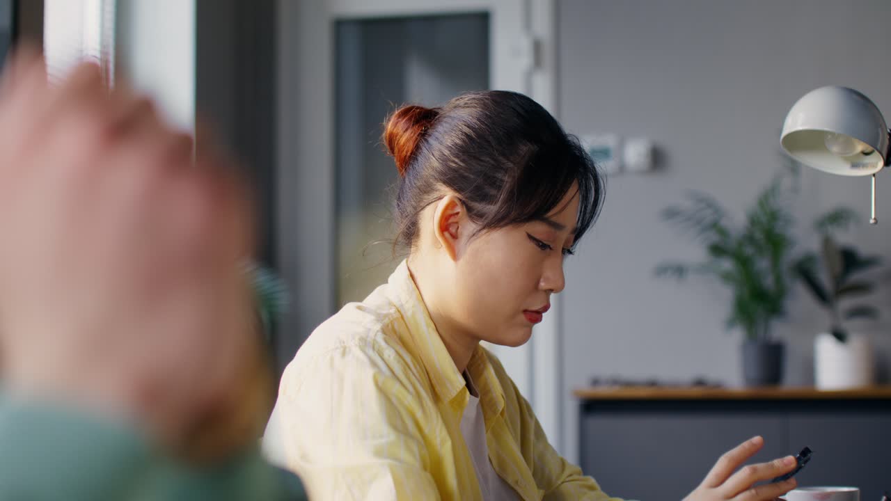 가정에서 일하는 여자