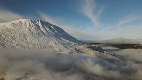 tomas panorámicas del hermoso monte gaustaopen en el sur de noruega