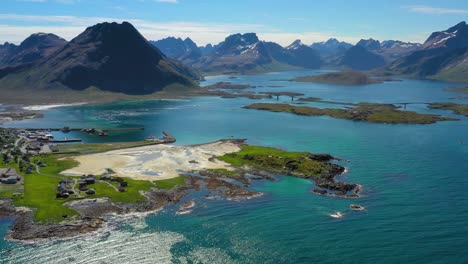 beach lofoten islands es un archipiélago en el condado de nordland, noruega.