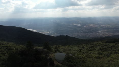 Rampa-De-Vuelo-Libre-En-Extrema---Minas-Gerais---Brasil,-Revelando-Una-Naturaleza-Asombrosa-Con-Colinas-Y-árboles