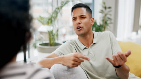 Pareja,-Pelea-Y-Conflicto-En-El-Sofá