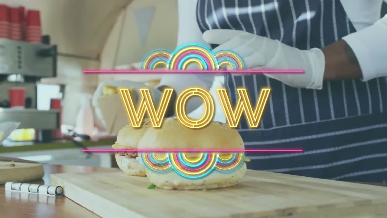 animação de texto wow em néon amarelo sobre vendedor de comida afro-americano preparando comida