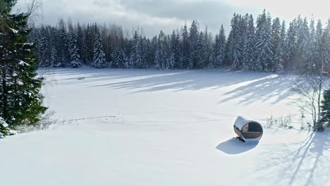 Lapland-hut-in-the-middle-of-the-forest,-sunshine-in-midwinter,-sauna-day-in-Finland