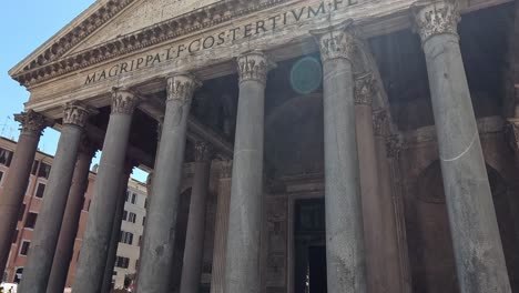 fotografía panorámica lenta del panteón, un día soleado
