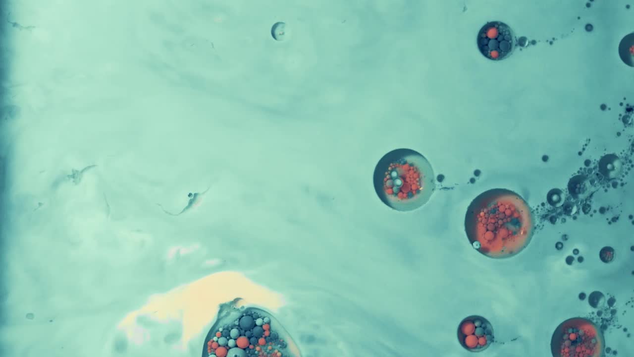 campanas liquide abstractas moviéndose lentamente pequeñas burbujas explotando