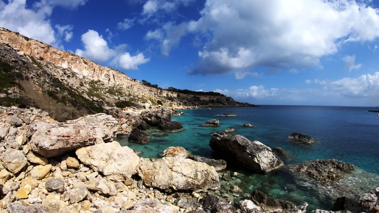 Video da Malta, Mellieha, zona di Rdum in una giornata di sole
