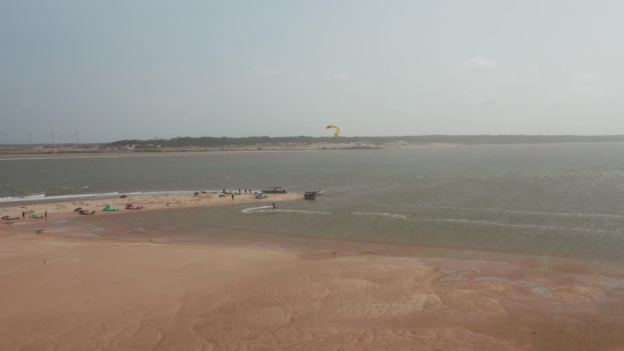 аэрофотосъемка: кайтсерфинг в дельте реки парнаиба, северная бразилия