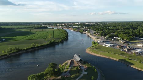 el punto de libertad en la marina de clarksville - el parque de la libertad