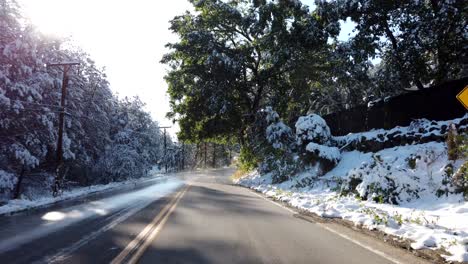 Pov-Conduciendo-En-Las-Montañas-Después-De-Una-Tormenta-De-Nieve