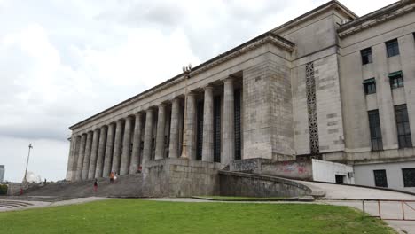 Juristische-Fakultät,-Gebäude-Mit-Säulen-An-Der-Universität-Von-Buenos-Aires,-Argentinien