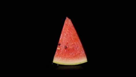 jugosa fruta de sandía madura comiendo timelapse