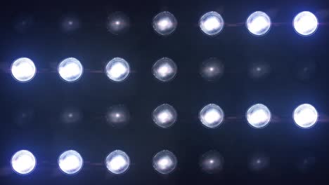 los reflectores parpadean animados en bucle azul de cerca